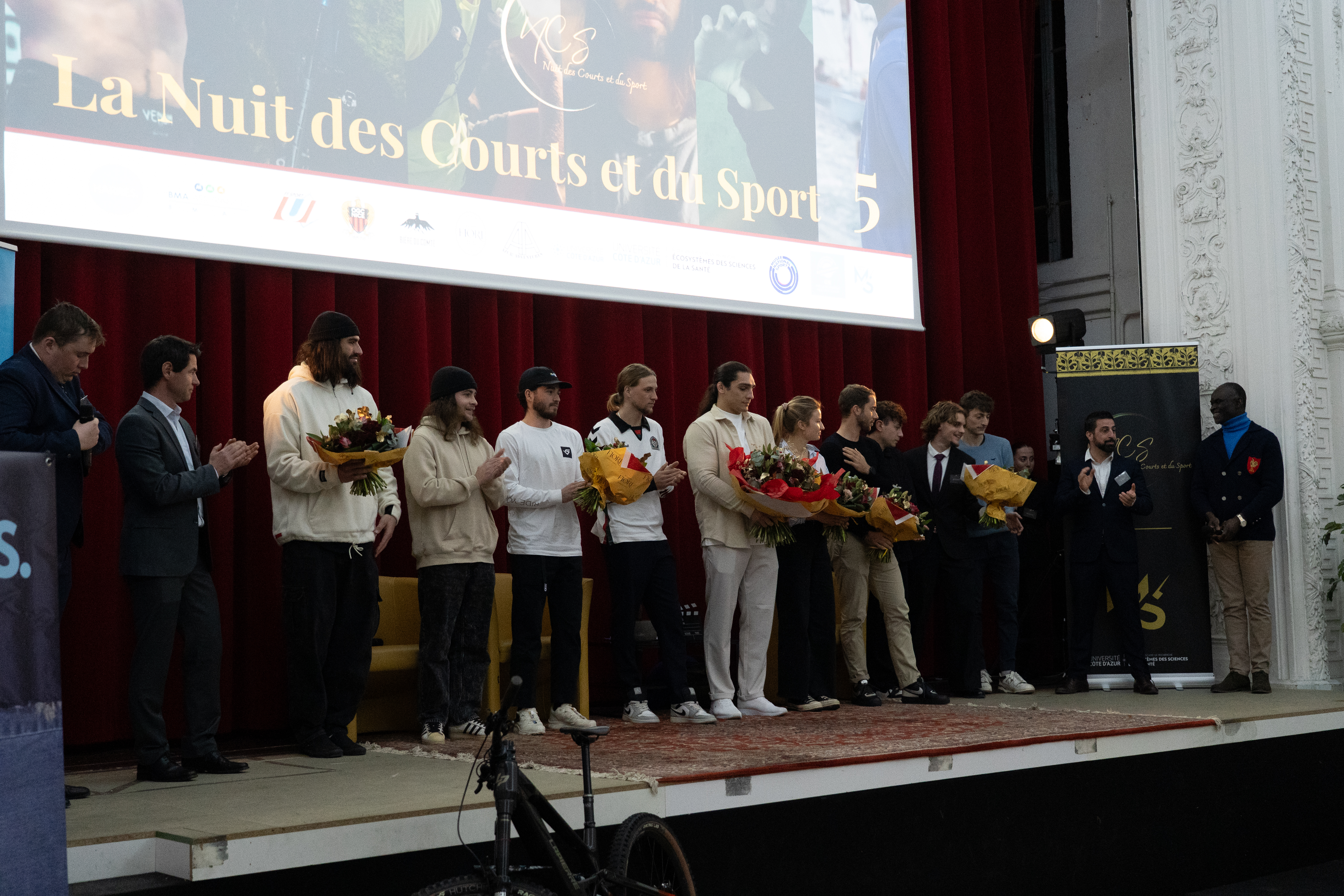 Ambiance de la Nuit des Courts et du Sport – couloir et accueil à Valrose